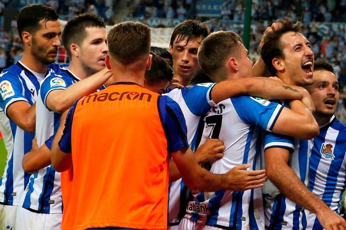 سوسيداد يضيق الخناق على ريال مدريد FAO4BeAUUAAfDSs