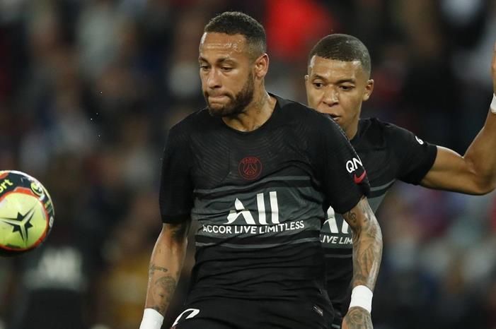 أول تعليق من باريس سان جيرمان حول الخلاف بين نيمار ومبابي neymar-