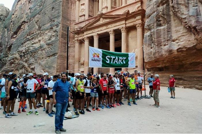 العداؤون الأردنيون يسيطرون على ماراثون البترا الدولي 299350