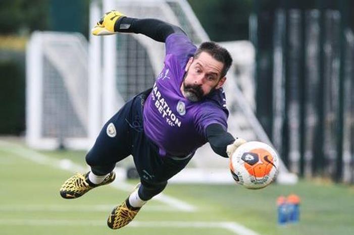 مفاجأة بتشكيلة مانشستر سيتي أمام ليستر 0_Manchester-City-Training-Session-1