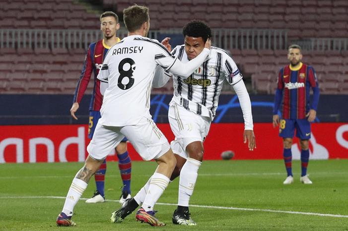 672947-ماكينى-يحتفل-بالهدف-الثانى