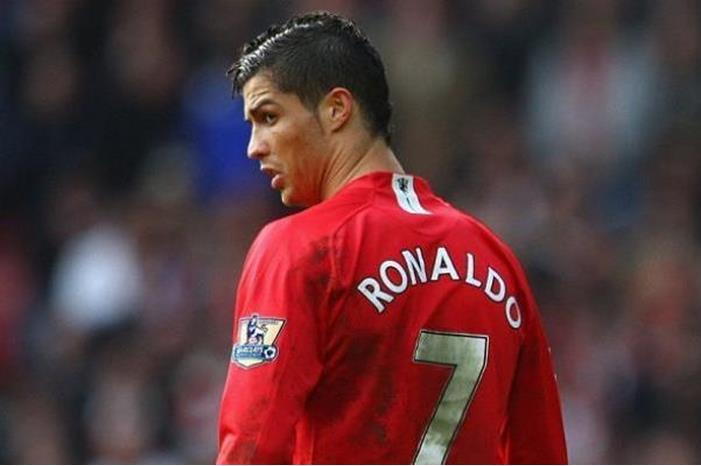 138-234643-cristiano-ronaldo-manchester-united-sgurt_700x400