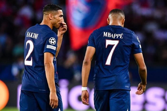 مبابي يوبخ أشرف حكيمي بسبب تمريرة خاطئة (فيديو) Hakimi-Mbappé
