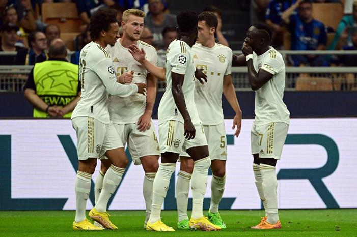 التشكيل الرسمي لمباراة بايرن ميونخ ضد شتوتجارت فى الدوري الألماني FcE6skHX0AAJY_n-scaled