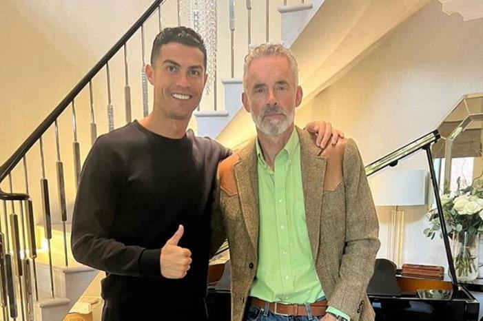 ما سر لقاء كريستيانو رونالدو مع عالم الطب النفسي جوردان بيترسون؟ cr7