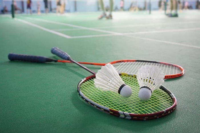 Badminton-الريشة-الطائرة