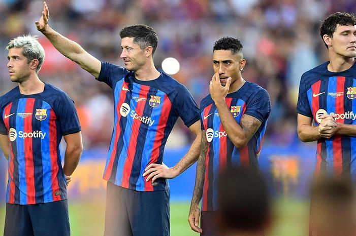 التشكيل المتوقع لقمة البايرن ضد برشلونة في دوري أبطال أوروبا معلق مباراة برشلونة