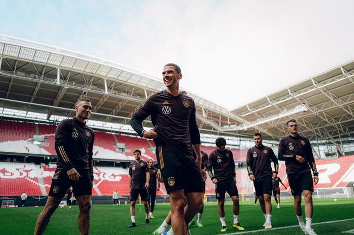 FdfvR-yWQAE-YSB-scaled