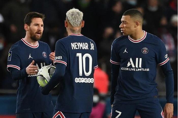 ميسي: مبابي وحش .. واستمتع باللعب مع نيمار 63321fc542360453803cc2e2