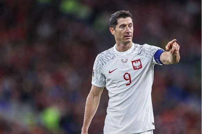 تصرف غريب لليفاندوفسكي في يوم إجازته 633488c74c59b706d53f4124