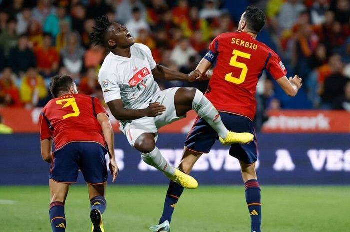 لويس إنريكي يستقر على 21 لاعبا في تشكيلة إسبانيا بكأس العالم spain