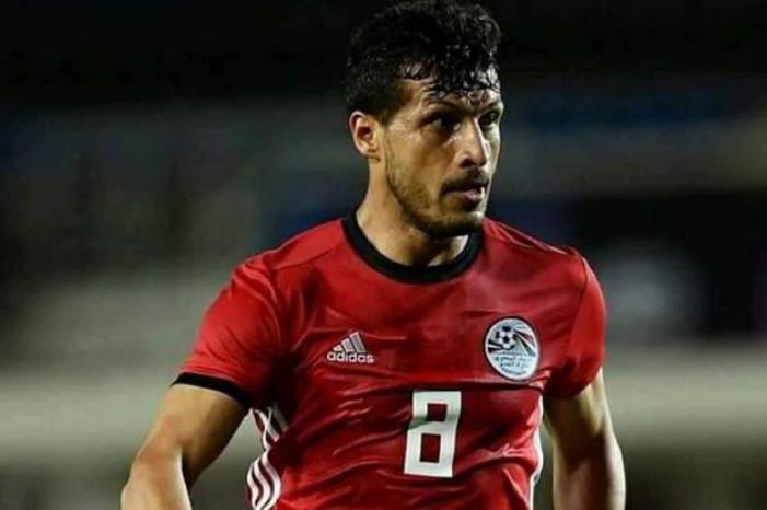 طارق-حامد-فخورا-بعد-أرتداء-شارة-قيادة-المنتخب.-1