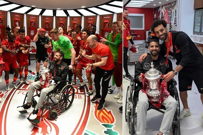 مؤمن-زكريا-مع-محمد-صلاح-ولاعبي-ليفربول