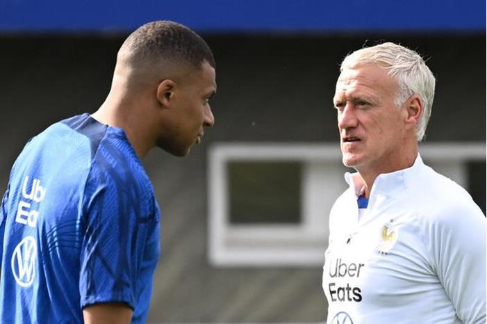 مبابي يحرج مدرب المنتخب الفرنسي 4 مرات 650136ab423604777f0de4d3