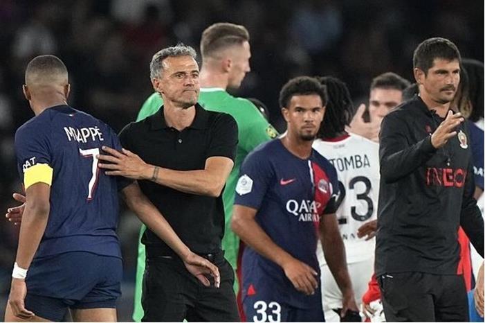 باريس سان جيرمان يتعرض لهزيمة مفاجئة في ملعبه 6504d5734c59b7556174c9d7