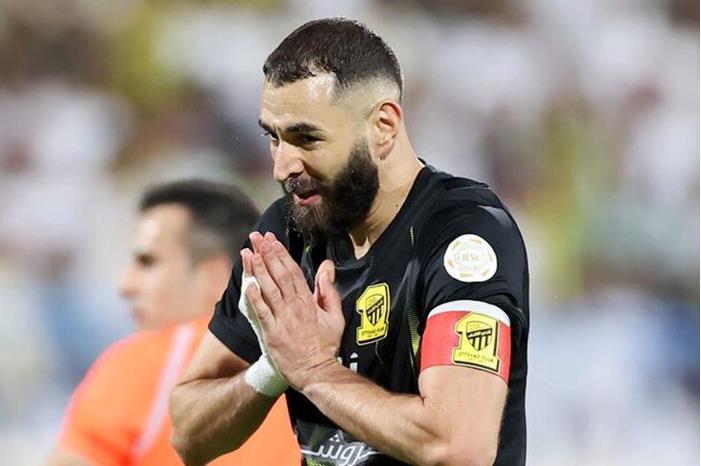 الكشف عن تفاصيل إصابة بنزيما وحمد الله 65098e674c59b7149212156c