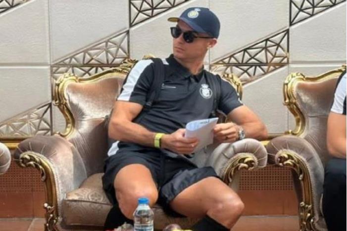 تصرف نبيل لرونالدو تجاه طفل إيراني (فيديو) 6508c4a942360412fd1c5a49