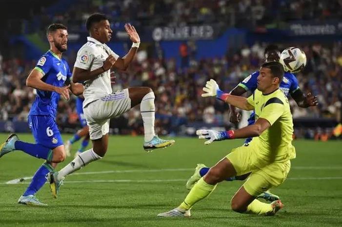 ريال مدريد يسعى لمواصلة انطلاقته القوية أمام خيتافي اليوم 1