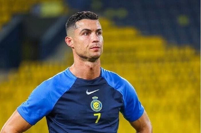 أمير سعودي يعلق على أداء رونالدو مقارنة بلاعبي الهلال المحترفين 650e2e974c59b72ce0259516
