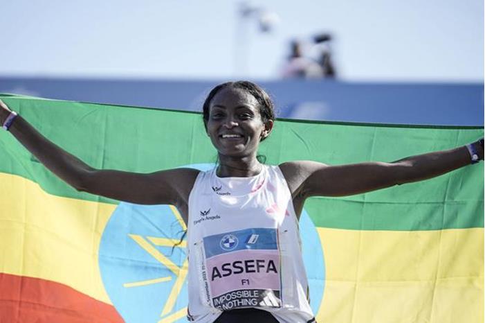 أسيفا تحطم الرقم القياسي العالمي لسباق الماراثون 65100d3642360456753619b0