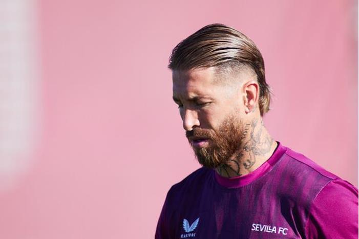 راموس يتعرض لموقف مرعب في إشبيلية 6513f7d04c59b712122a81a0