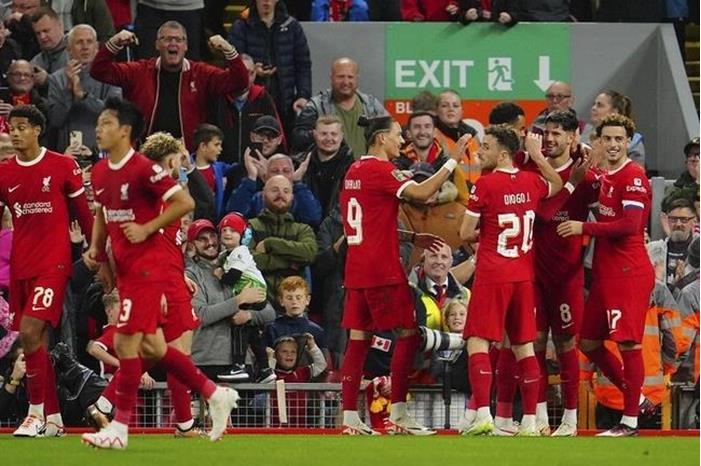 ليفربول يروض  الذئاب  في كأس  كاراباو .. فيديو 651497f242360402c518effb