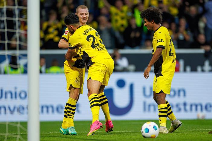 دورتموند يفوز على هوفنهايم ويتصدر الدوري الألماني image
