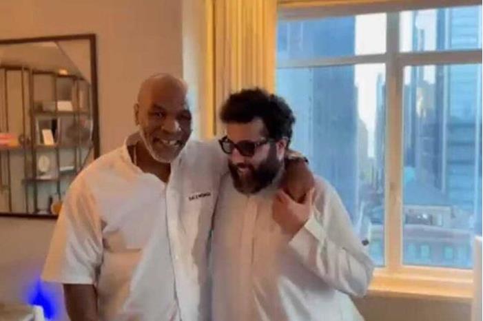 مشهد طريف يجمع تركي آل الشيخ وأسطورة الملاكمة تايسون (فيديو) 64f8517e4c59b770fe6b8237