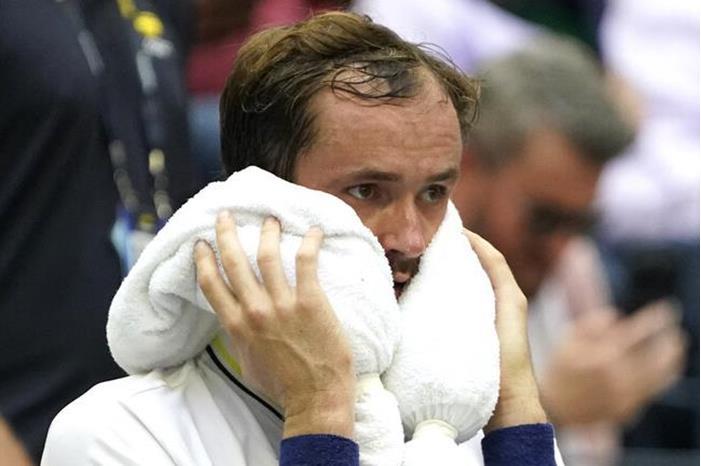 الروسي مدفيديف محذرا:  هناك لاعب سيتعرض للموت في أمريكا 64f9720242360446d0362218