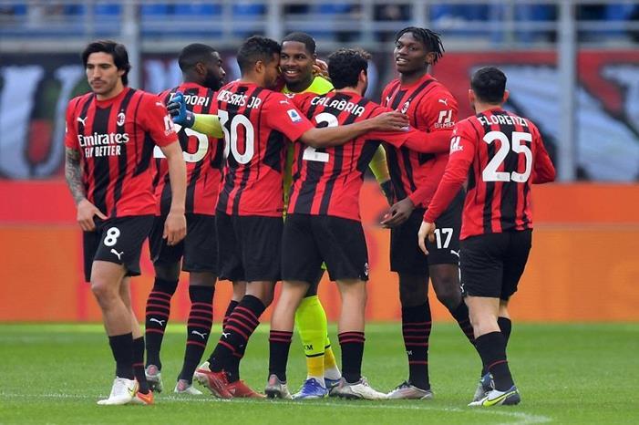 ميلان يعلن غياب نجمه 4 أشهر milan-2022-1