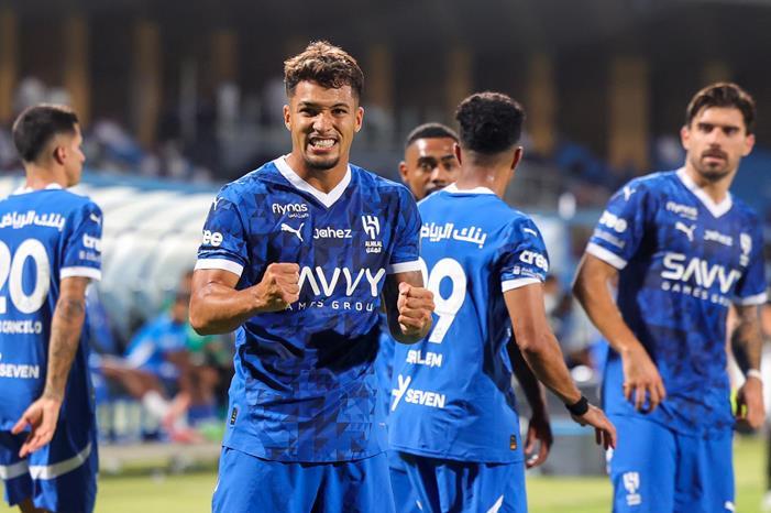 الهلال يذكر النصر بسيناريو حزين الهلال يستعيد الصدارة بفوزه الكبير على الرياض