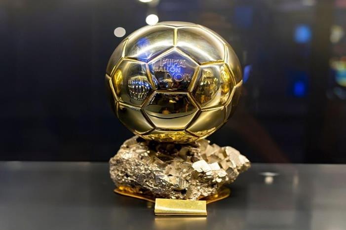 مدرب ريال مدريد يكشف عن مرشحه للفوز بـ"الكرة الذهبية" 66f98cd74c59b726192243a9 (1)