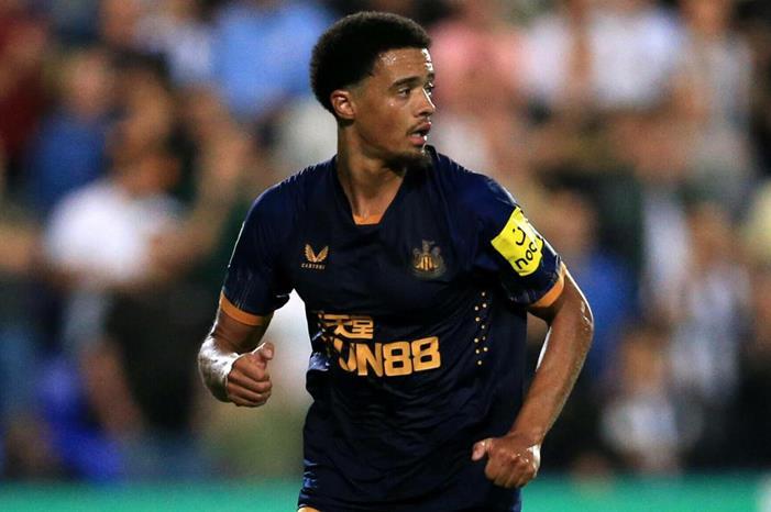 تقرير-مدافع-نيوكاسل-يستعد-للانتقال-إلى-البرازيل