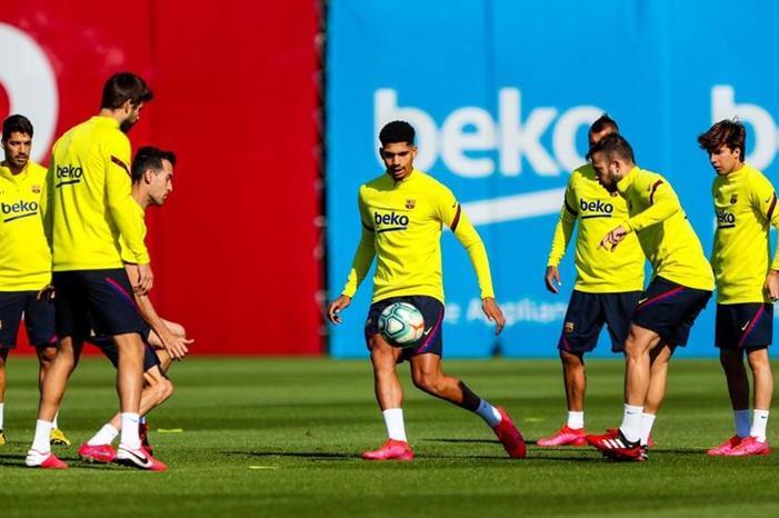 77563-تدريب-برشلونة