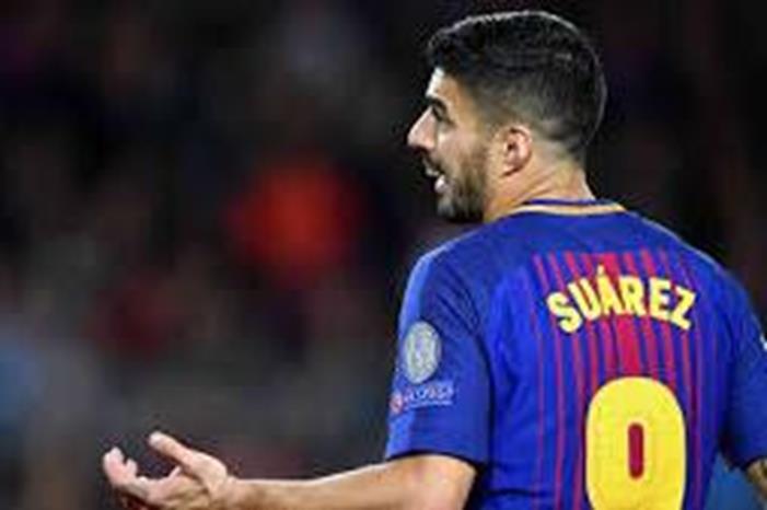 سواريز ينهي مسيرته الدولية بتعادل سلبي مع باراغواي images (1)