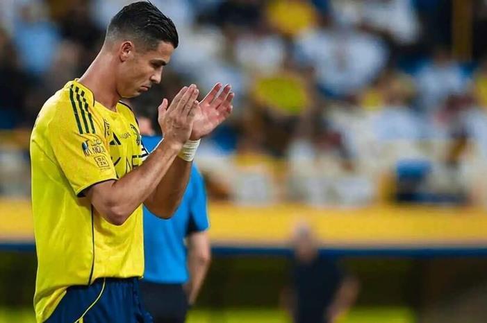 حزن كريستيانو رونالدو رغم فوز النصر على الخلود يربك مدرجات النصر (فيديو) 68c7b5414236042c7172dd8d