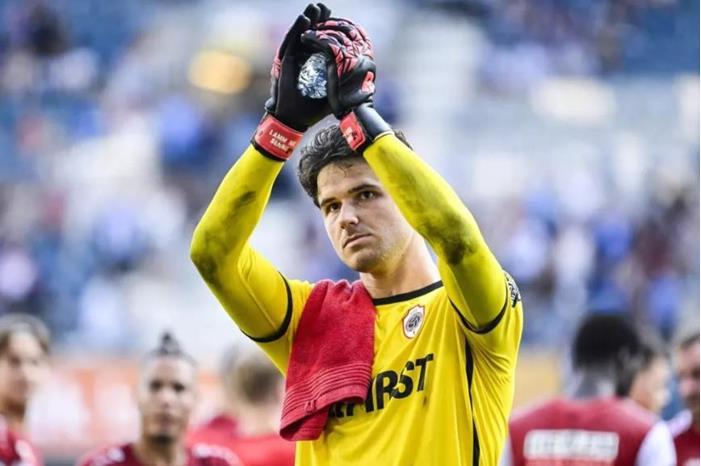 رغبة اللاعب أحبطت محاولات أستون فيلا لخطف صفقة مانشستر يونايتد Screenshot 2025-09-03 110409