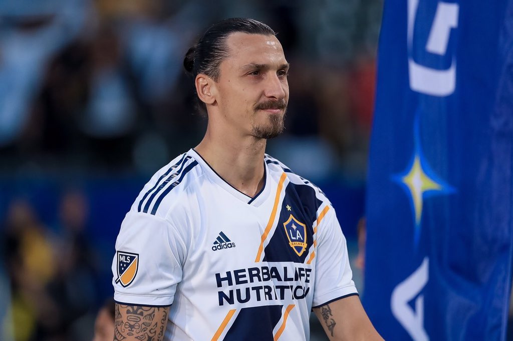 إبراهيموفيتش يقترب من تمثيل أحد الأندية المصرية في الشتاء !