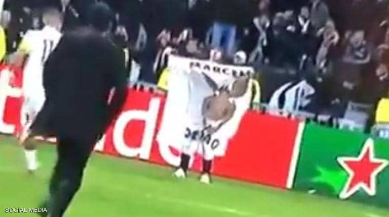 حمار كاد يسبب أزمة في دوري أبطال أوروبا.. تعرف إلى القصة