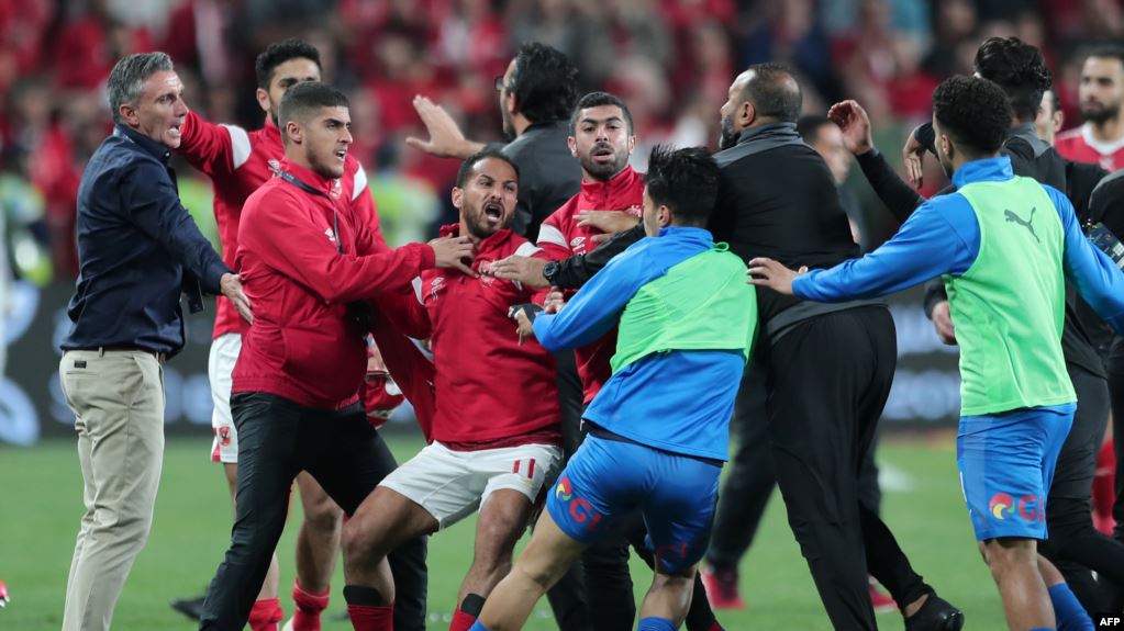 الأهلي يلجأ للكاف والزمالك يعلن الانسحاب من الدوري