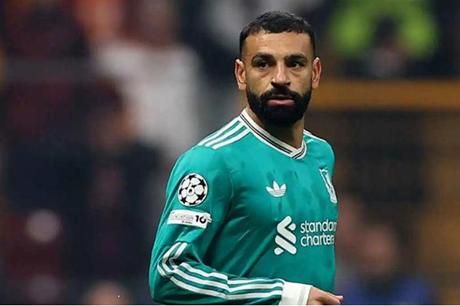 استقبال حافل وممر شرفي لمحمد صلاح في مطار القاهرة (صور) - ملاعب 