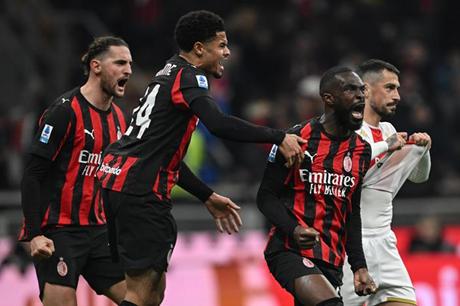 ميلان ضيفاً على فيورنتينا لإستعادة صدارة الدوري الإيطالي - ملاعب 