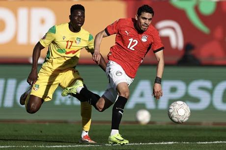 لاعب المنتخب المصري يغادر المغرب لاجراء عملية جراحية - ملاعب 