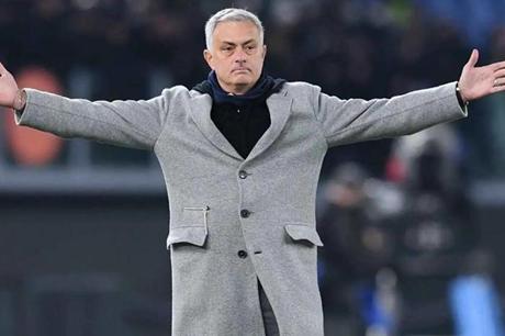 مورينيو يسخر من أنباء عودته إلى ريال مدريد - ملاعب 