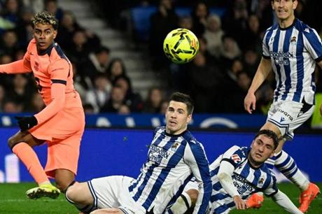 ريال سوسييداد يفوز على برشلونة ويُشعل سباق الصدارة - ملاعب 