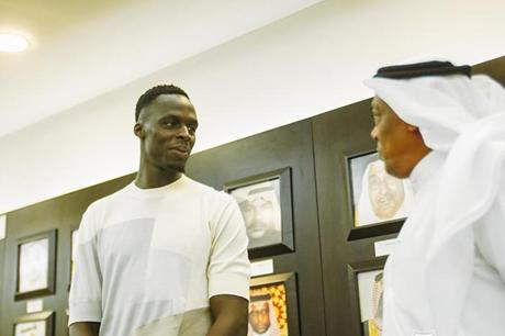 ما الهدية التي قدمها أهلي جدة إلى ميندي بعد تتويجه بكأس إفريقيا؟ - ملاعب 