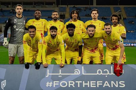 القادسية يهدد الهلال بمنعه من التسجيل لفترتين - ملاعب 