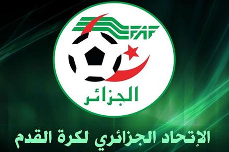 ايقاف لاعب جزائري عاماً كاملاً بعد اعتدائه على حكمة دولية - ملاعب 