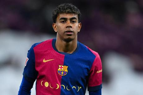 إتحاد جدة يعرض 300 مليون يورو للامين يمال - ملاعب 