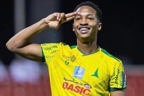 مراد هوساوي على أبواب الهلال - ملاعب 